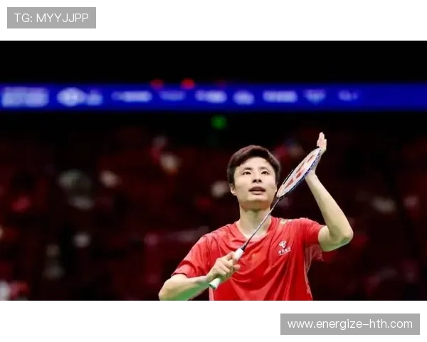 足球明星转战羽毛球赛场展现惊人天赋引热议